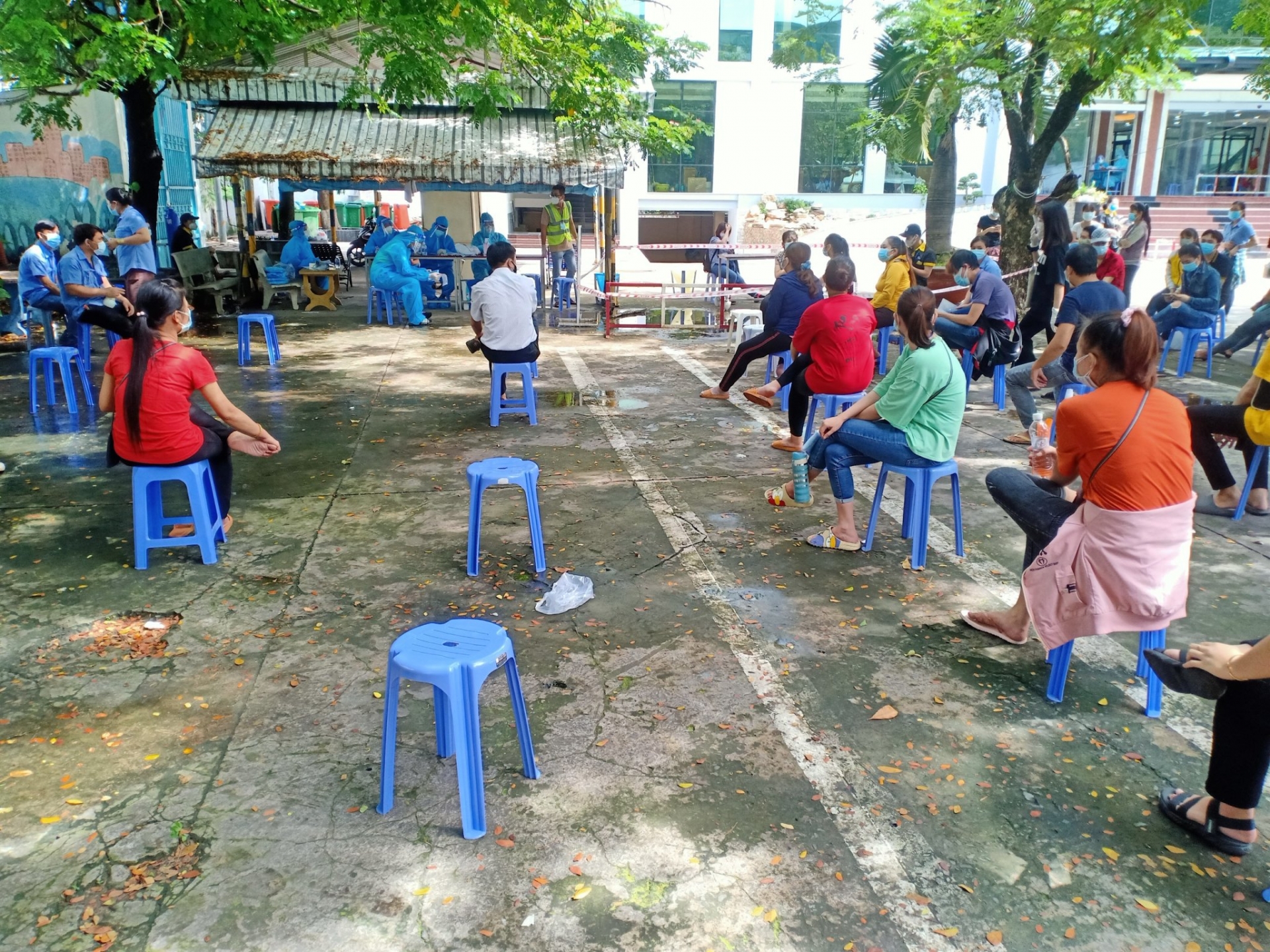 Doanh nghiệp lo lắng thiếu hụt lao động sản xuất sau khi nghỉ dịch kéo dài Doanh nghiệp lo lắng thiếu hụt lao động sản xuất sau khi nghỉ dịch kéo dài