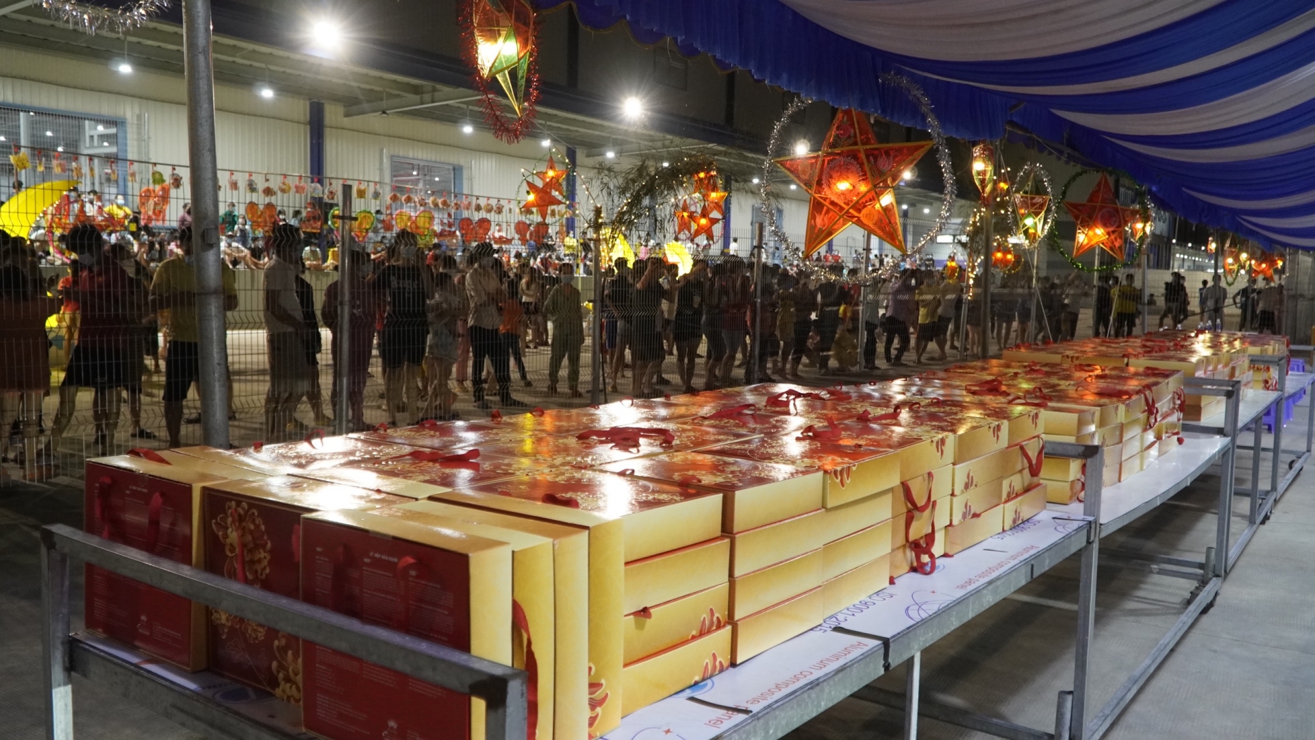 Trung thu đặc biệt của hơn 1200 em nhỏ đang điều trị Covid-19 tại Bình Dương