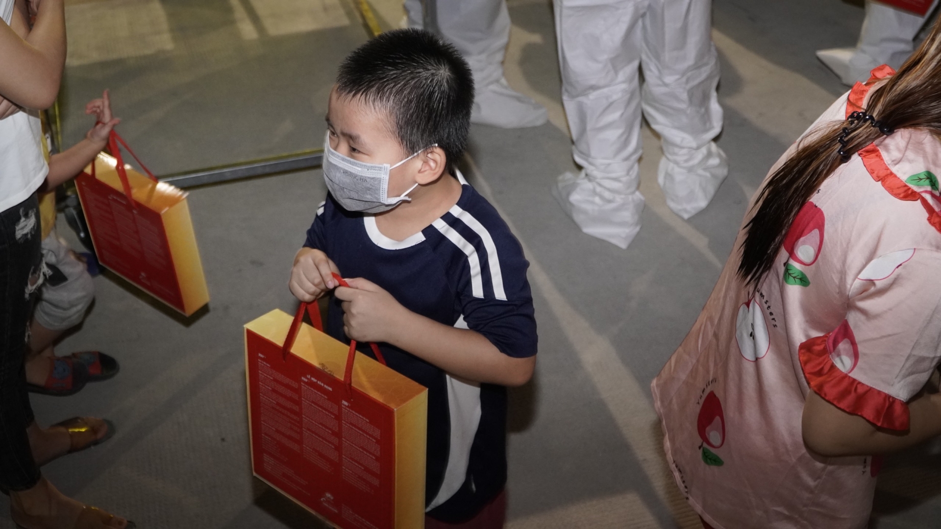 Trung thu đặc biệt của hơn 1200 em nhỏ đang điều trị Covid-19 tại Bình Dương