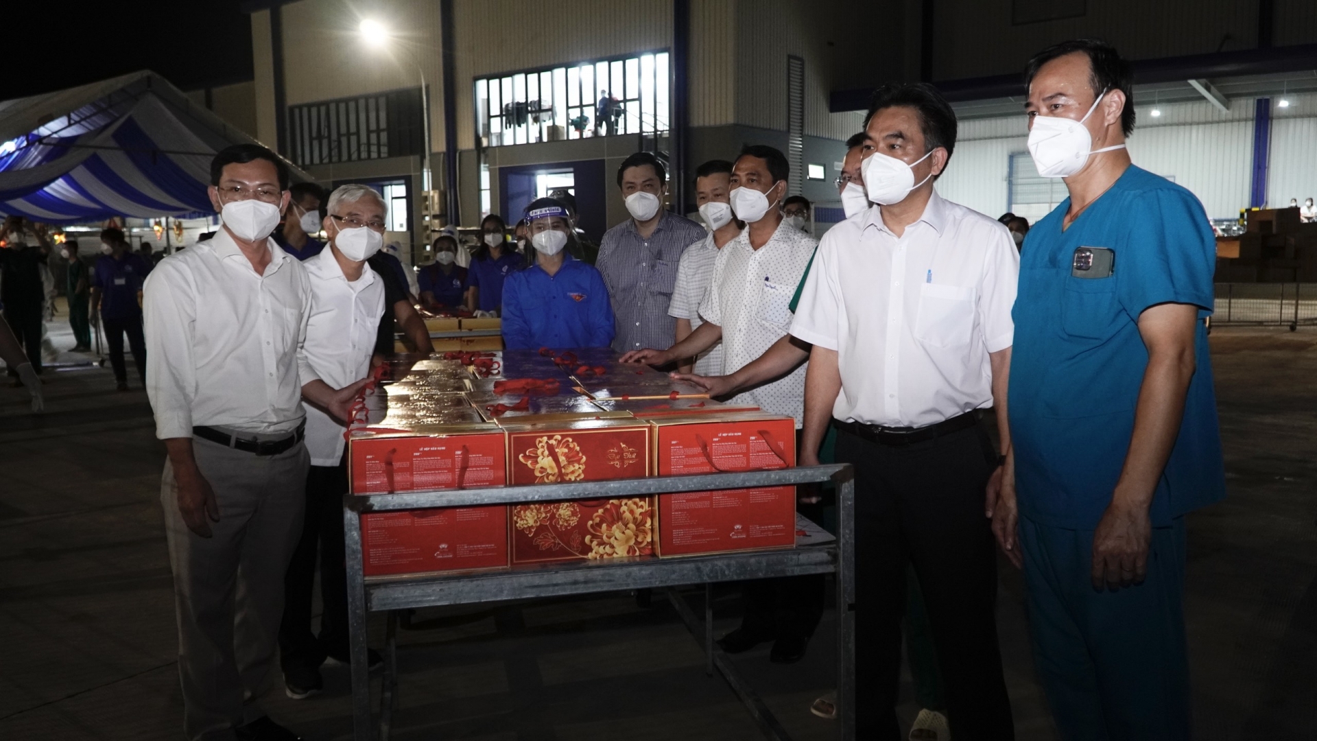 Trung thu đặc biệt của hơn 1200 em nhỏ đang điều trị Covid-19 tại Bình Dương