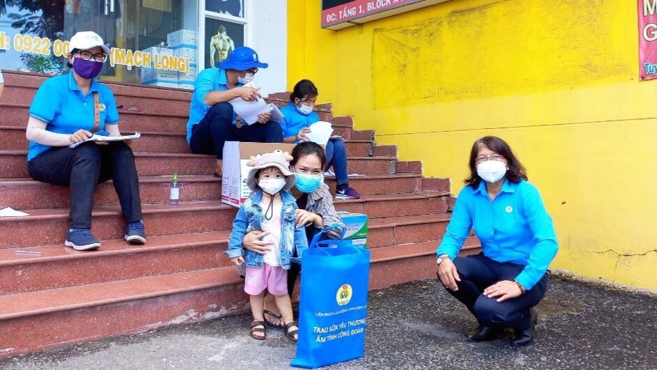 Long An: Tập trung chăm lo đời sống cho người lao động và phục hồi sản xuất Long An: Tập trung chăm lo đời sống cho người lao động và phục hồi sản xuất