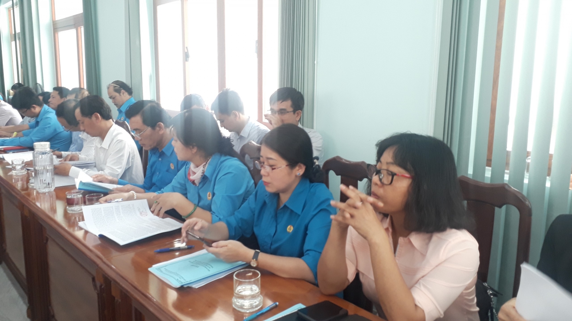 Hạn chế tranh chấp lao động băng cách bảo vệ, chăm lo quyền, lợi ích của người lao động Hạn chế tranh chấp lao động băng cách bảo vệ, chăm lo quyền, lợi ích của người lao động