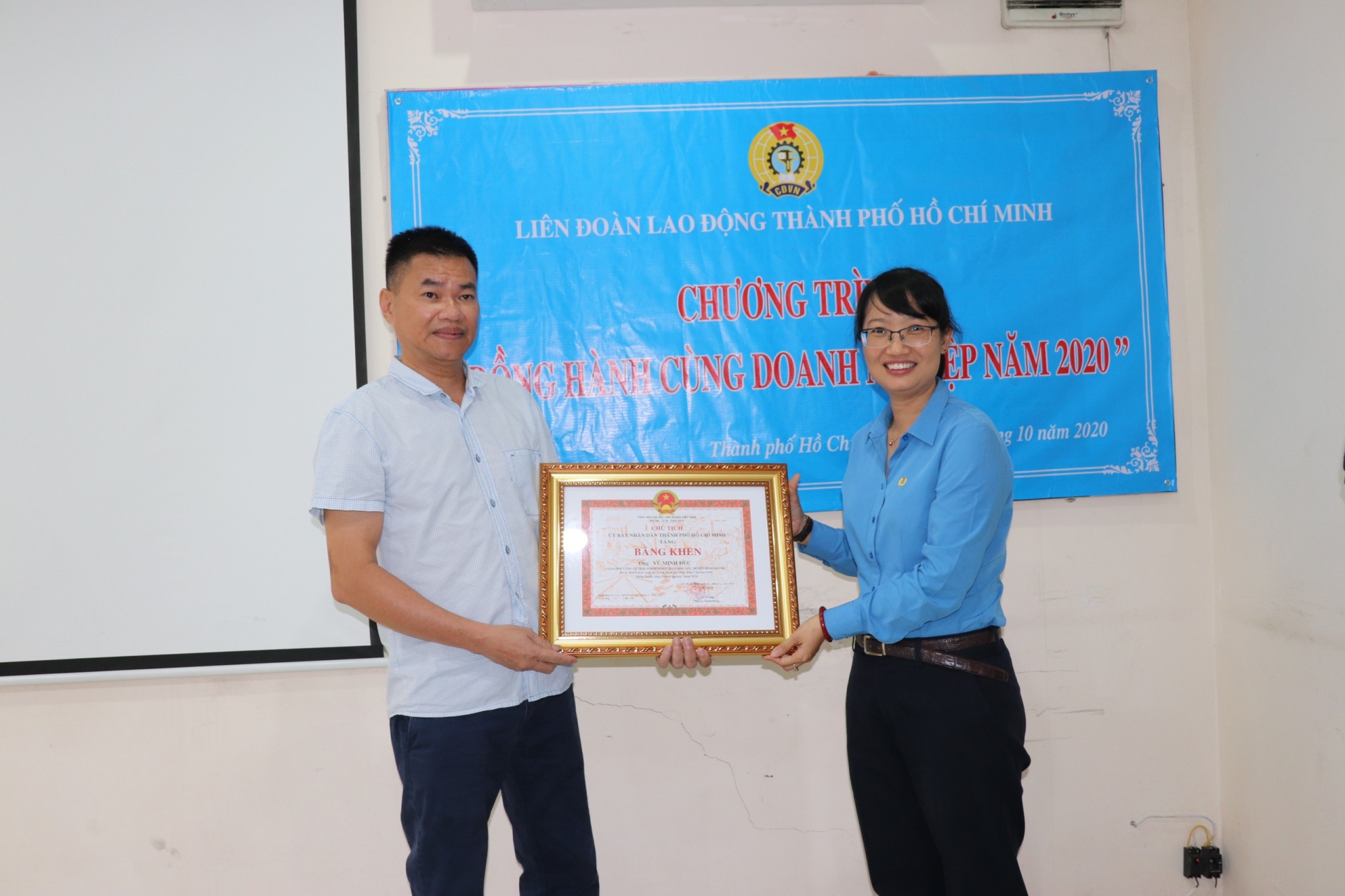 Tuyên dương hai chủ doanh nghiệp tiêu biểu chăm lo tốt cho người lao động