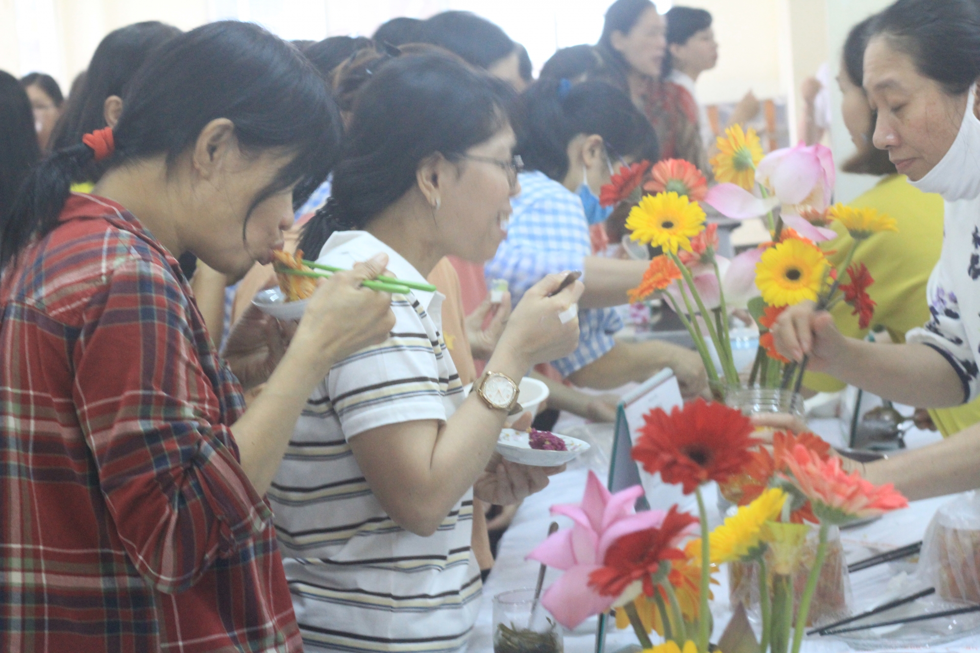 Quan tâm, sẻ chia, tạo thêm thu nhập nhằm giữ chân người lao động khi dịch bệnh