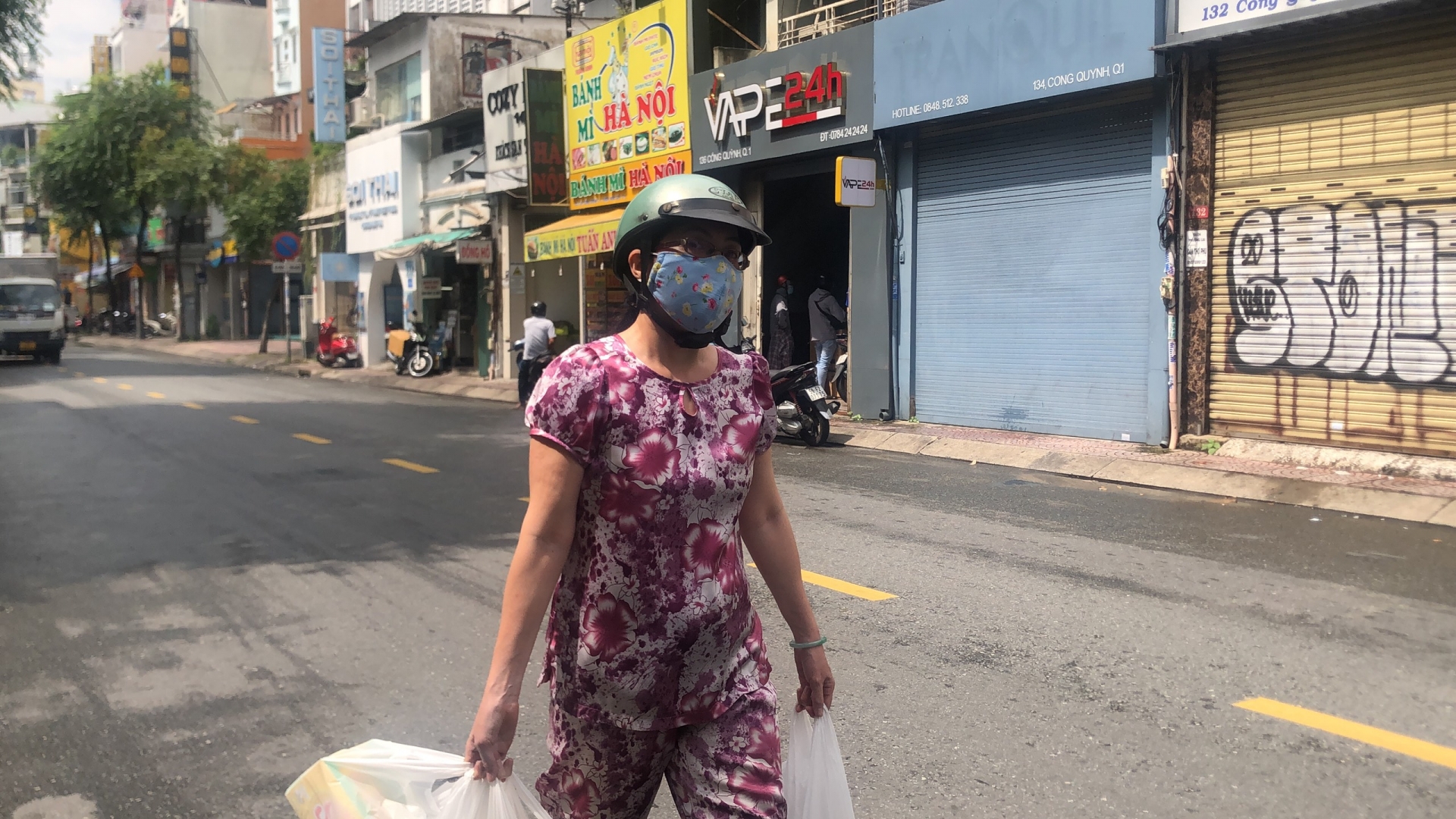 Người lao động mừng vì TP HCM đã từng bước mở cửa hoạt động từ 1/10 Người lao động mừng vì TP HCM đã từng bước mở cửa hoạt động từ 1/10