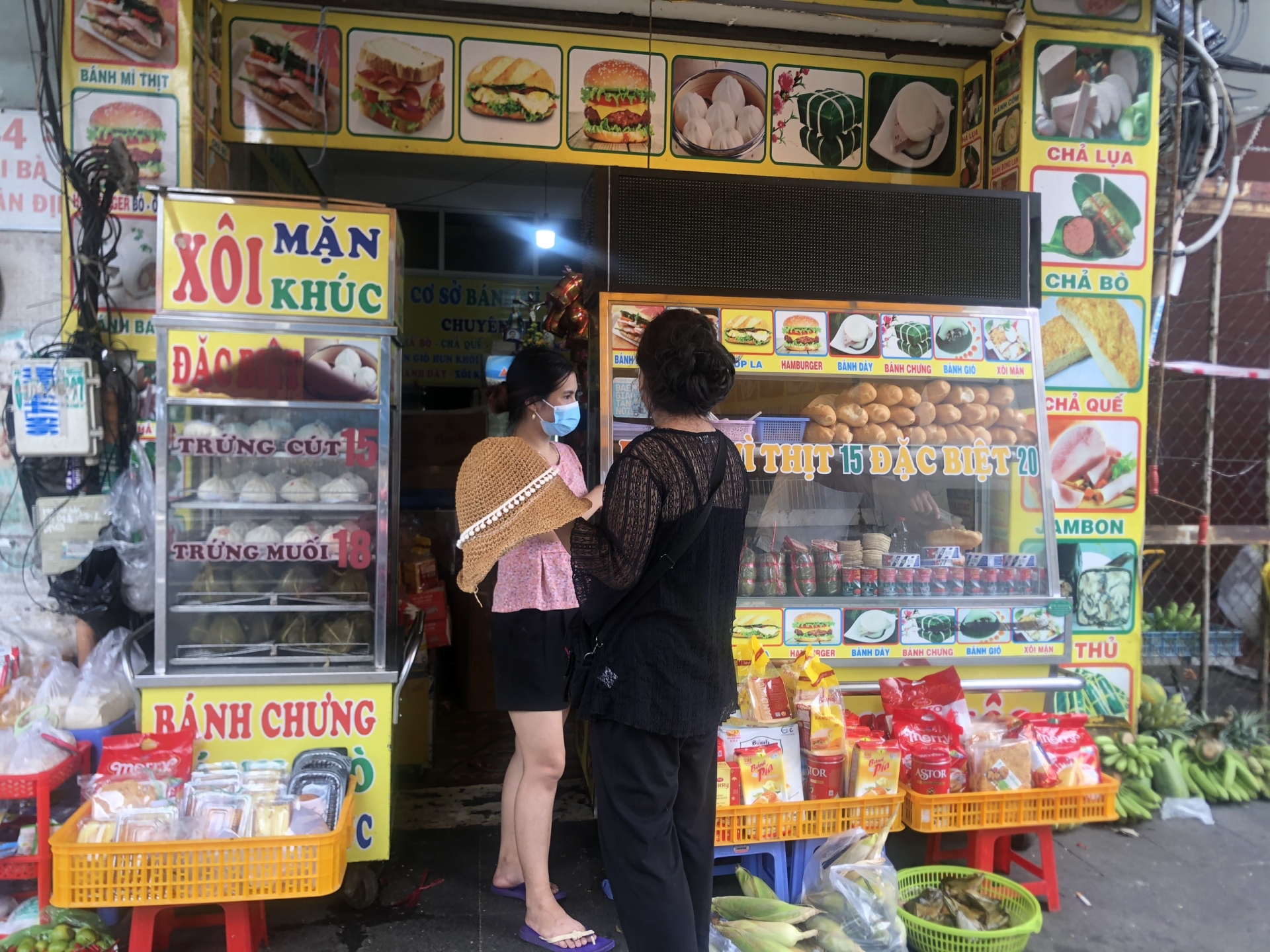 Người lao động mừng vì TP HCM đã từng bước mở cửa hoạt động từ 1/10 Người lao động mừng vì TP HCM đã từng bước mở cửa hoạt động từ 1/10