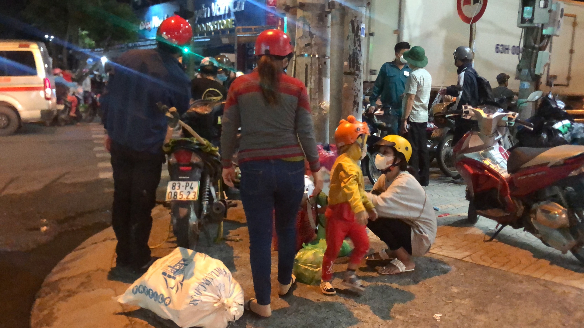 Những phận người thất nghiệp, cạn tiền phải rời TP HCM về quê