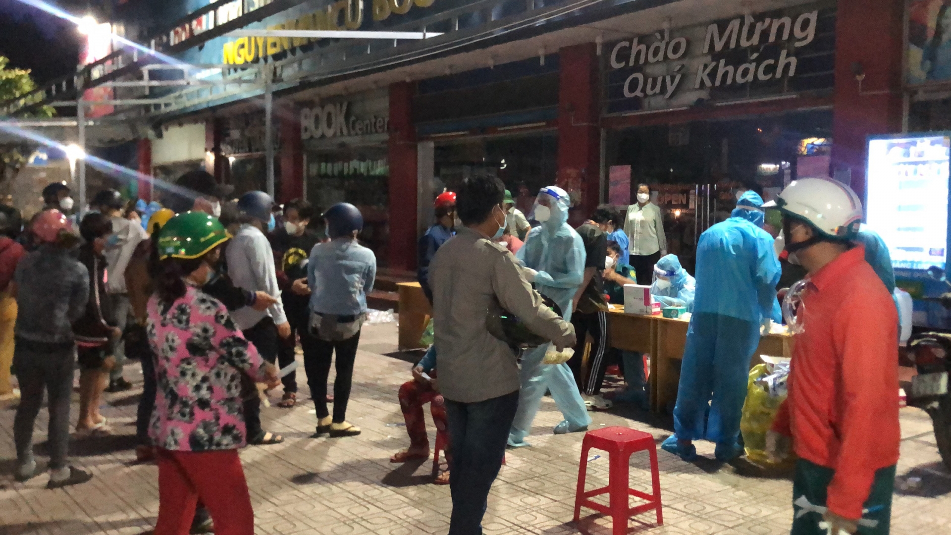 Những phận người thất nghiệp, cạn tiền phải rời TP HCM về quê