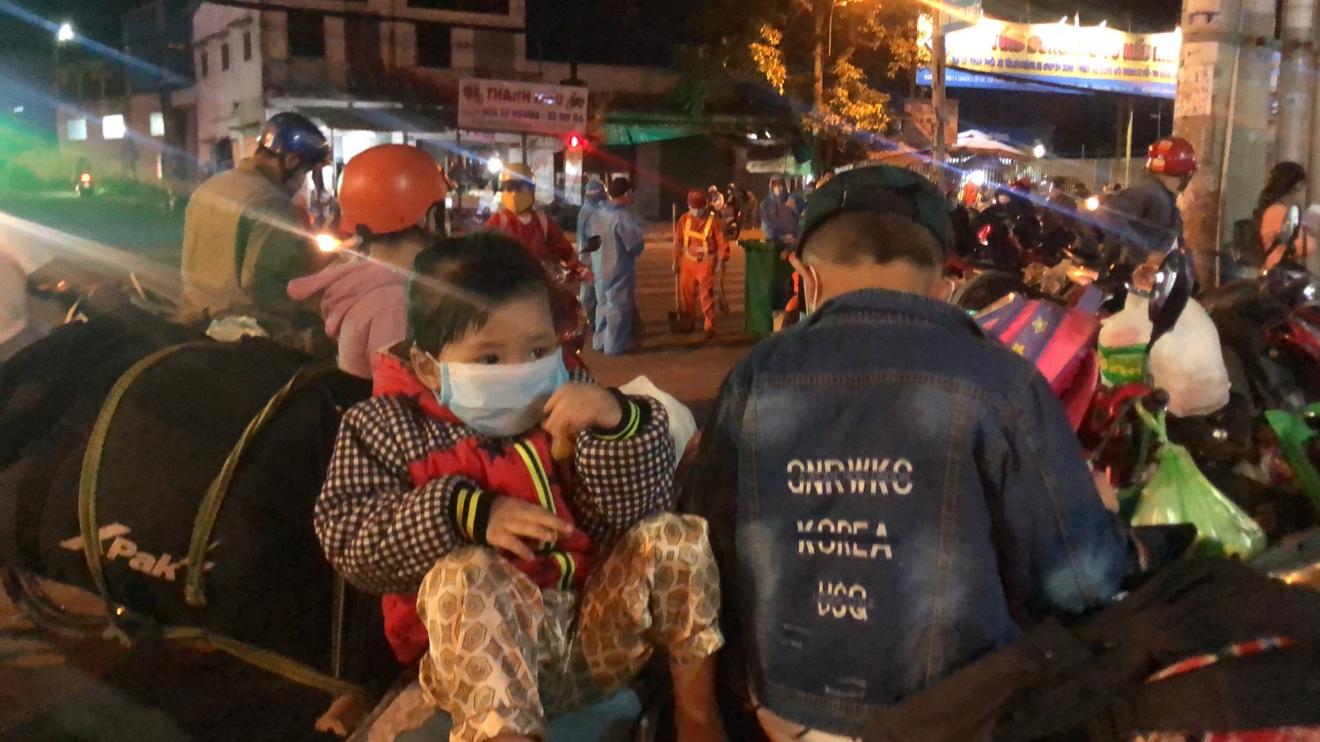 Những phận người thất nghiệp, cạn tiền phải rời TP HCM về quê