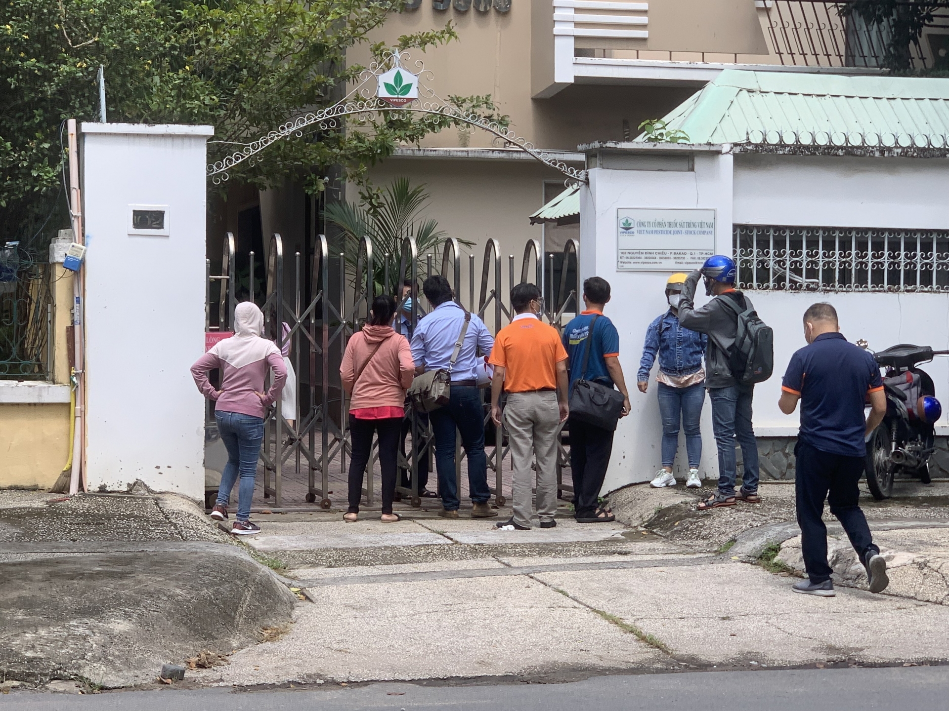 Hàng trăm công nhân bị nợ lương tại Công ty MVI làm đơn kiện ra tòa Hàng trăm công nhân bị nợ lương tại Công ty MVI làm đơn kiện ra tòa