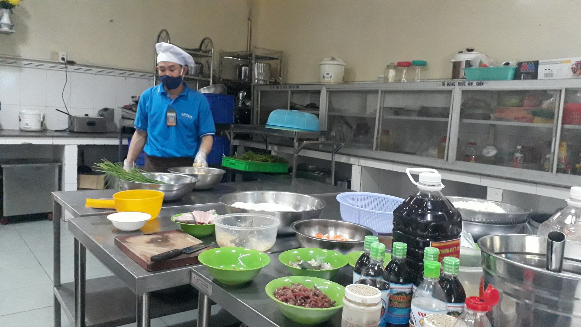 Công đoàn và doanh nghiệp chú trọng nâng cao chất lượng bữa ăn ca cho NLĐ