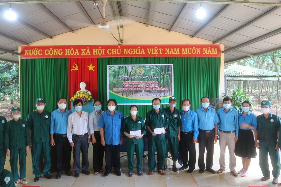 Công đoàn Cao su Việt Nam: Đẩy mạnh chăm lo, hỗ trợ cho người lao động khó khăn