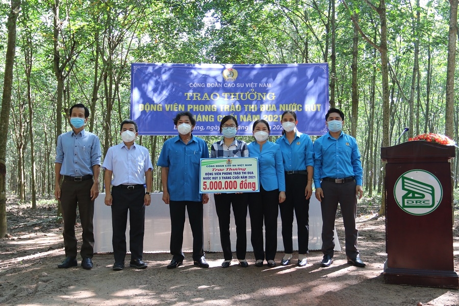 Công đoàn Cao su Việt Nam: Đẩy mạnh chăm lo, hỗ trợ cho người lao động khó khăn