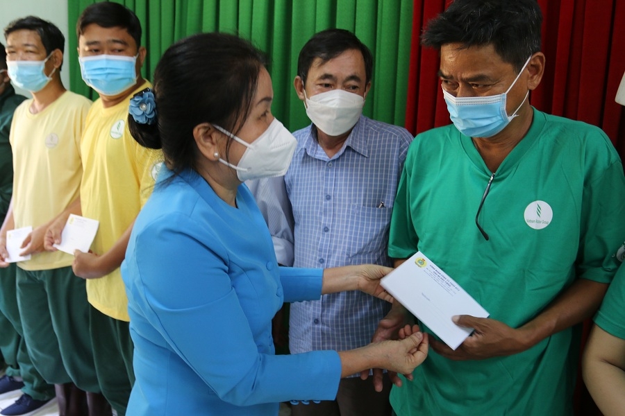 Công đoàn Cao su Việt Nam: Đẩy mạnh chăm lo, hỗ trợ cho người lao động khó khăn