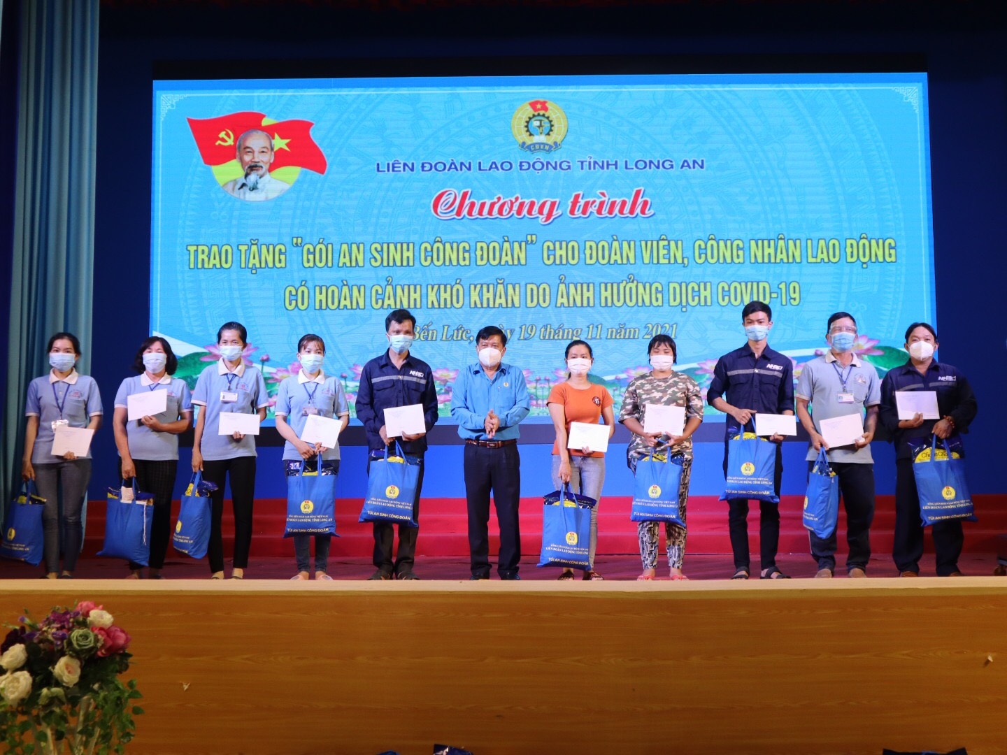 Công đoàn Long An tiếp tục hỗ trợ “Gói an sinh công đoàn” cho người lao động khó khăn Công đoàn Long An tiếp tục hỗ trợ “Gói an sinh công đoàn” cho người lao động khó khăn