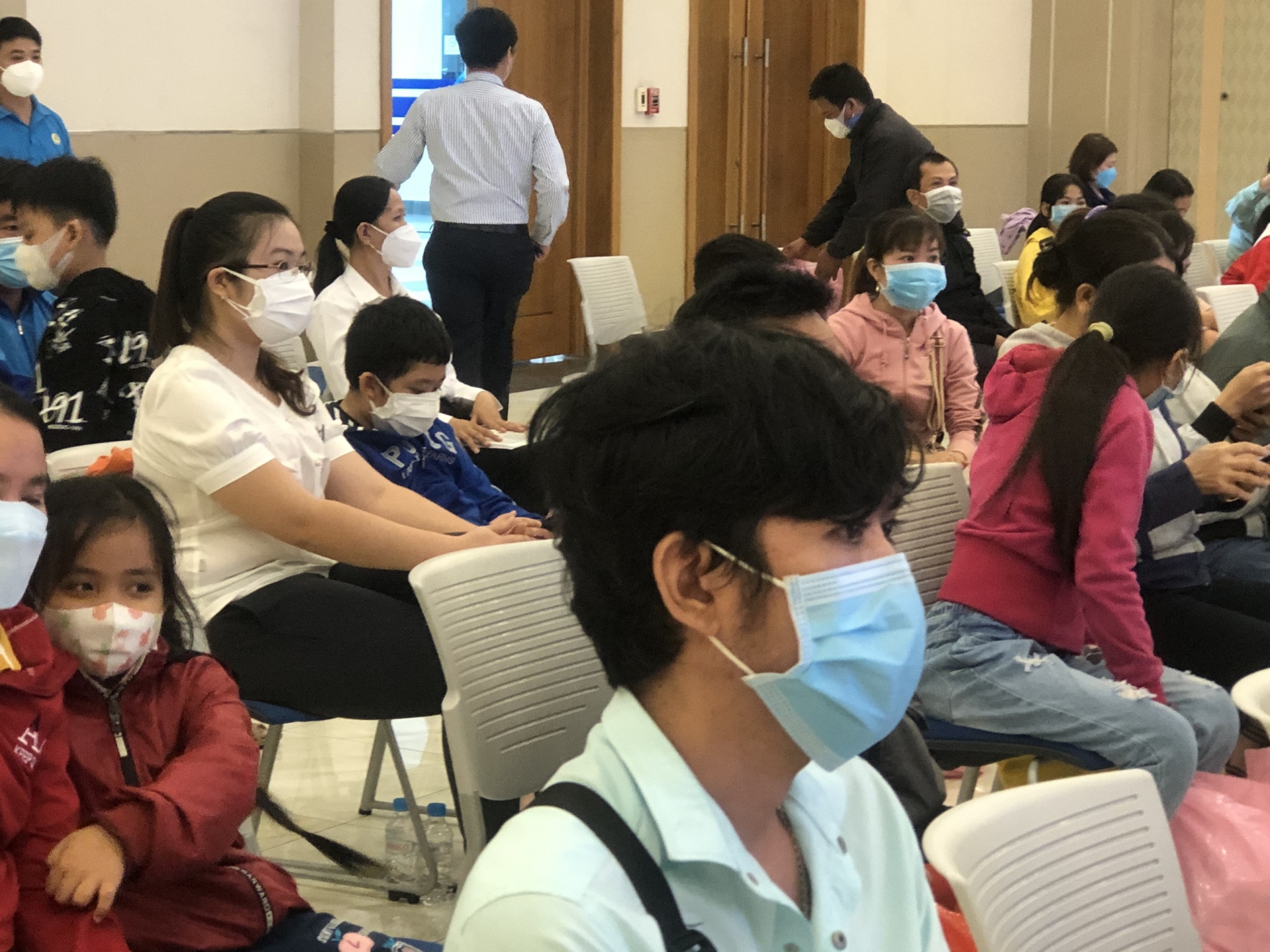 Công đoàn Bình Dương tặng 66 sổ tiết kiệm cho con của đoàn viên tử vong vì Covid -19 Công đoàn Bình Dương tặng 66 sổ tiết kiệm cho con của đoàn viên tử vong vì Covid -19