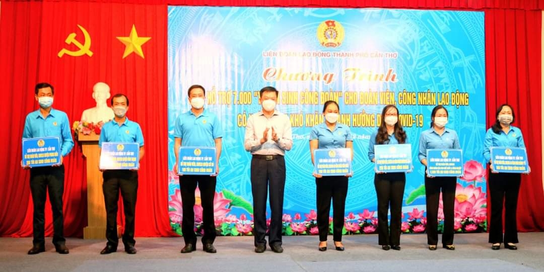 Cần Thơ: Hỗ trợ 7.000 “Túi an sinh Công đoàn” cho đoàn viên, người lao động khó khăn Cần Thơ: Hỗ trợ 7.000 “Túi an sinh Công đoàn” cho đoàn viên, người lao động khó khăn