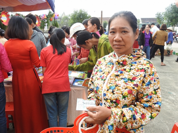 Người lao động nghèo Hà Tĩnh háo hức đi phiên chợ Tết 0 đồng nguoi lao dong ngheo ha tinh hao huc di phien cho tet 0 dong