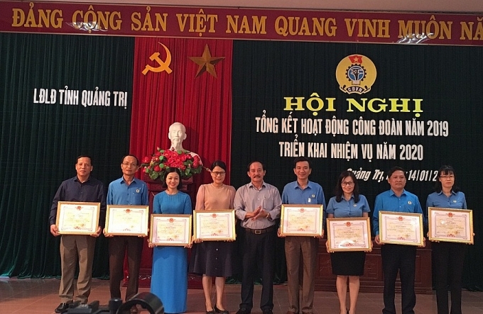 Liên đoàn Lao động tỉnh Quảng Trị luôn chăm lo đời sống cho người lao động lien doan lao dong tinh quang tri luon cham lo doi song cho nguoi lao dong