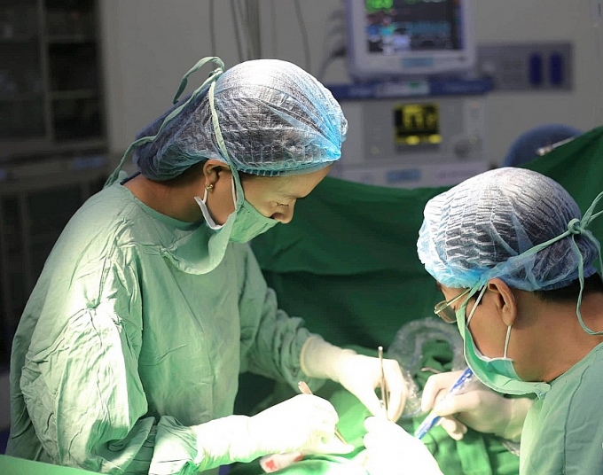 dem lai nu cuoi cho be trai 2 tuoi dau don vi khoi phong to o ben