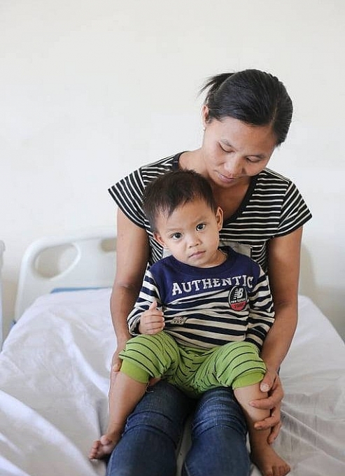 dem lai nu cuoi cho be trai 2 tuoi dau don vi khoi phong to o ben