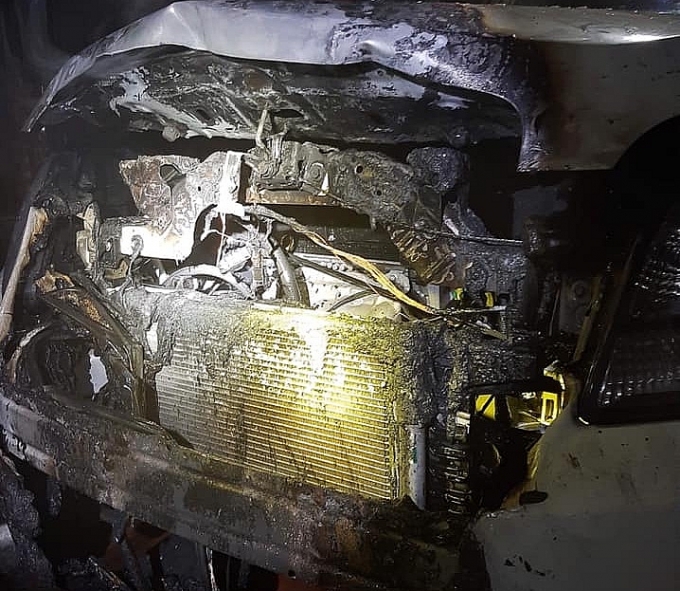 mung 1 tet xe hop dau truoc cua nha bat ngo boc chay