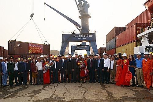 pho thu tuong chinh phu vuong dinh hue tham chuc tet cong nhan cang nghe tinh