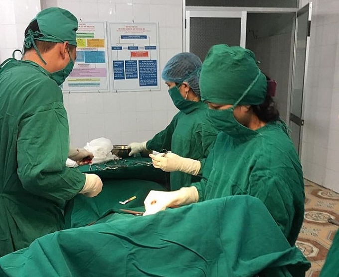 quang binh cuu song kip thoi mot thai phu bi vo thai ngoai tu cung