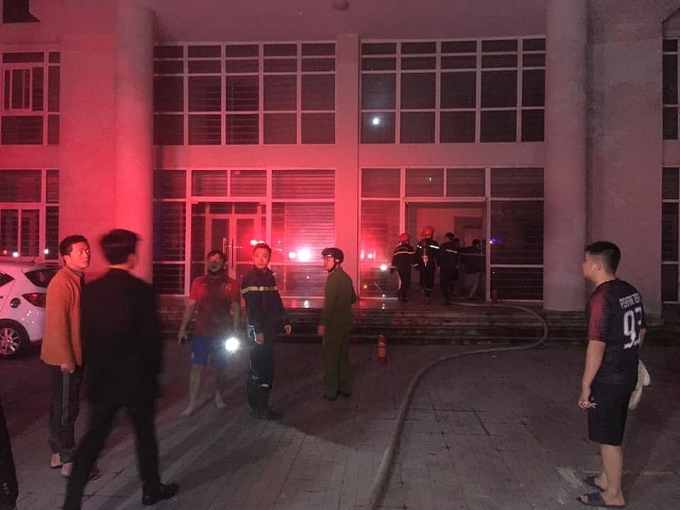 Nghệ An: Cháy khu nhà ở sinh viên lúc nửa đêm, cảnh sát PCCC giải cứu 7 người mắc kẹt chay khu nha o sinh vien luc nua dem canh sat vat lon giai cuu 7 nguoi mac ket