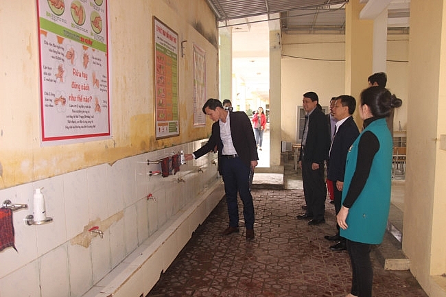 80 truong hoc hoan thanh viec phun thuoc khu trung phong dich covid 19