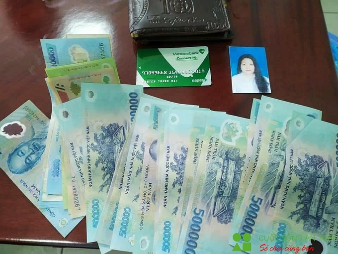 Hà Tĩnh: Nhặt được ví tiền gần 10 triệu đồng, Trung úy biên phòng tìm người trả lại ha tinh nhat duoc vi tien gan 10 trieu dong trung uy bien phong tim nguoi tra lai