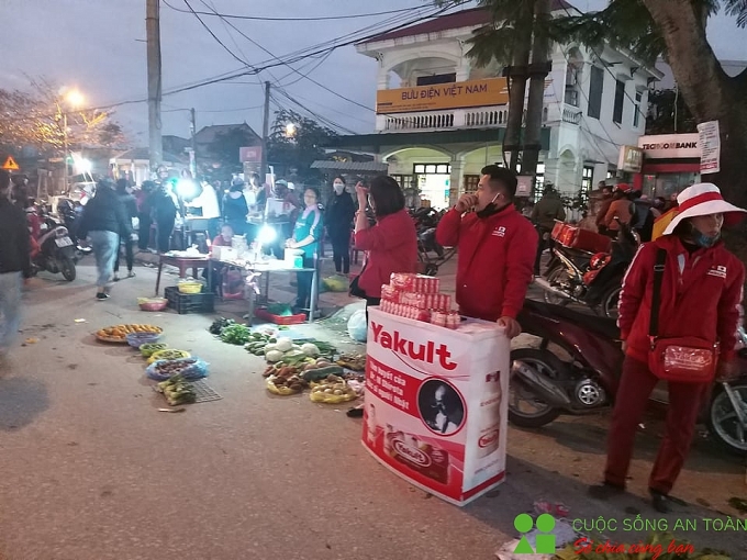 Nghệ An: Mất an toàn từ chợ “ngồi xổm” tự phát ở KCN Bắc Vinh nghe an mat an toan tu cho ngoi xom tu phat o kcn bac vinh