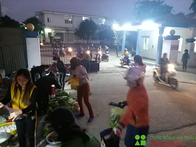 Nghệ An: Mất an toàn từ chợ “ngồi xổm” tự phát ở KCN Bắc Vinh nghe an mat an toan tu cho ngoi xom tu phat o kcn bac vinh