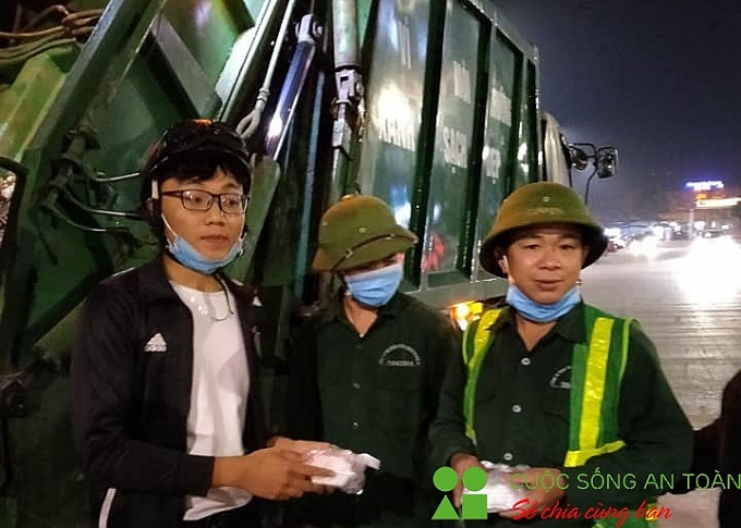 suat xoi dem am long nhung cong nhan moi truong xu nghe