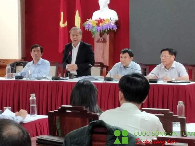 thua thien hue cach ly 12 hanh khach di cung chuyen bay voi ca nhiem covid 19 thu 17