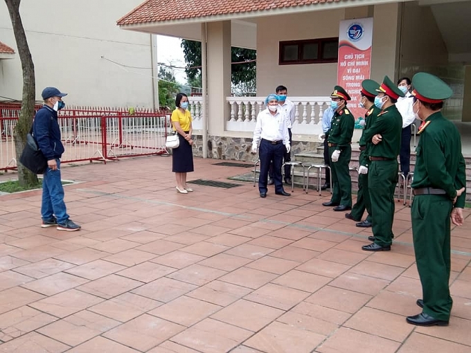 Nghệ An: Đưa 200 lao động trở về từ Lào vào khu cách ly tập trung nghe an dua 200 lao dong tro ve tu lao vao khu cach ly tap trung