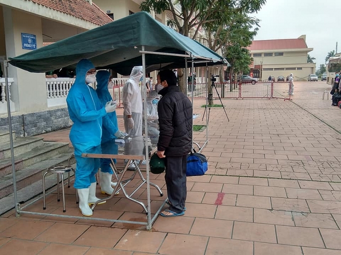 Nghệ An: Đưa 200 lao động trở về từ Lào vào khu cách ly tập trung nghe an dua 200 lao dong tro ve tu lao vao khu cach ly tap trung