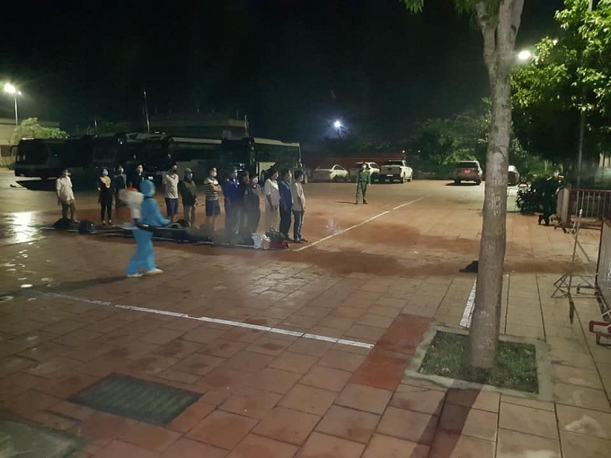 Nghệ An: Đưa 200 lao động trở về từ Lào vào khu cách ly tập trung nghe an dua 200 lao dong tro ve tu lao vao khu cach ly tap trung