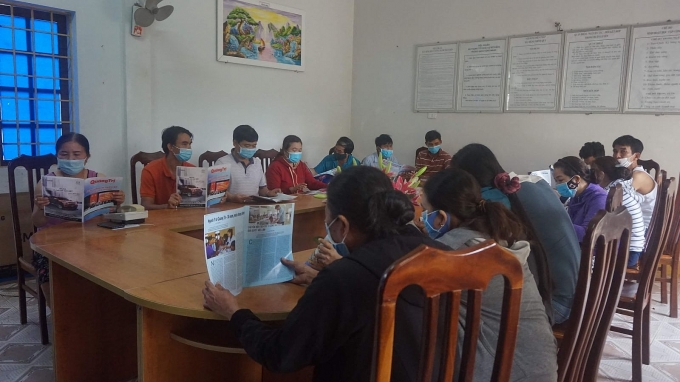 Công dân hào hứng đánh bóng chuyền, đọc báo bên trong khu cách ly tập trung cong dan hao hung danh bong chuyen doc bao ben trong khu cach ly tap trung