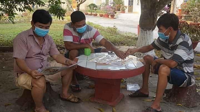 Công dân hào hứng đánh bóng chuyền, đọc báo bên trong khu cách ly tập trung cong dan hao hung danh bong chuyen doc bao ben trong khu cach ly tap trung