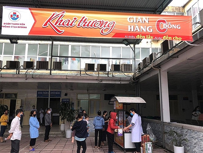 Những suất cơm, gian hàng 0 đồng ấm lòng bệnh nhân nghèo giữa mùa dịch nhung suat com gian hang 0 dong am long benh nhan ngheo giua mua dich