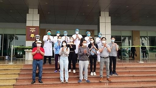 Bệnh nhân 137 ở Nghệ An nghi tái dương tính trở lại, phải ra Hà Nội điều trị benh nhan 137 o nghe an nghi tai duong tinh tro lai phai ra ha noi dieu tri