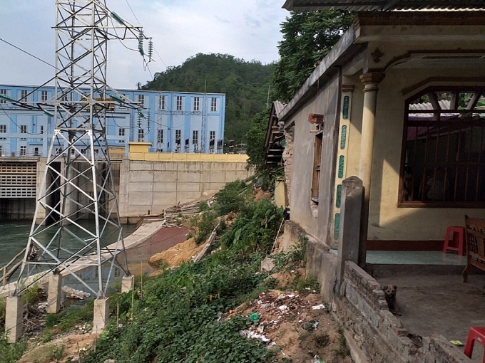 Hàng trăm hộ dân vùng cao bất an vì bờ sông sạt lở hang tram ho dan vung cao bat an vi bo song sat lo