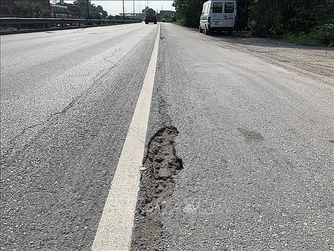 hai duong song trau rinh rap tren quoc lo 5 de doa nguoi di duong