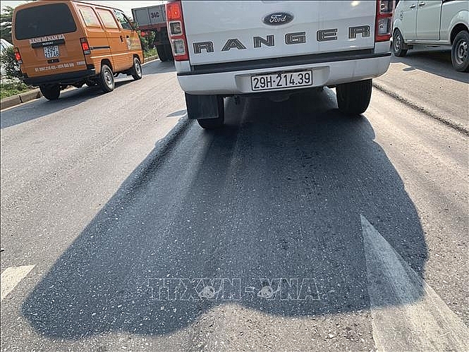 hai duong song trau rinh rap tren quoc lo 5 de doa nguoi di duong