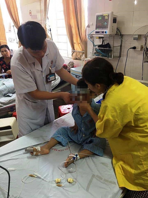 Nghệ An: Bố mẹ hoảng hốt phát hiện bé trai 5 tuổi ở dưới giếng sâu 8m nghe an hoang hot phat hien be trai 5 tuoi o duoi gieng sau 8m