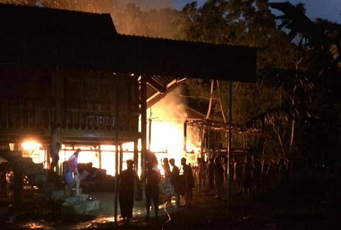 Nghệ An: "Bà hỏa" thiêu rụi căn nhà sàn lúc rạng sáng nghe an ba hoa thieu rui can nha san luc rang sang