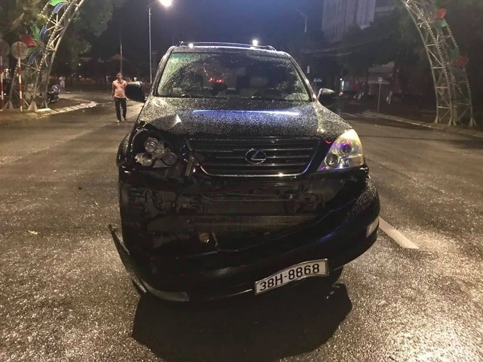 Hà Tĩnh: Va chạm với xe Lexus, nam thanh niên tử vong