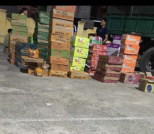 phat hien xe tai van chuyen 200 thung my tom nuoc ngot khong ro nguon goc