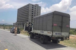 khoi to lai xe taxi dua dua be gai 11 tuoi xuong bien tinh gio tro doi bai